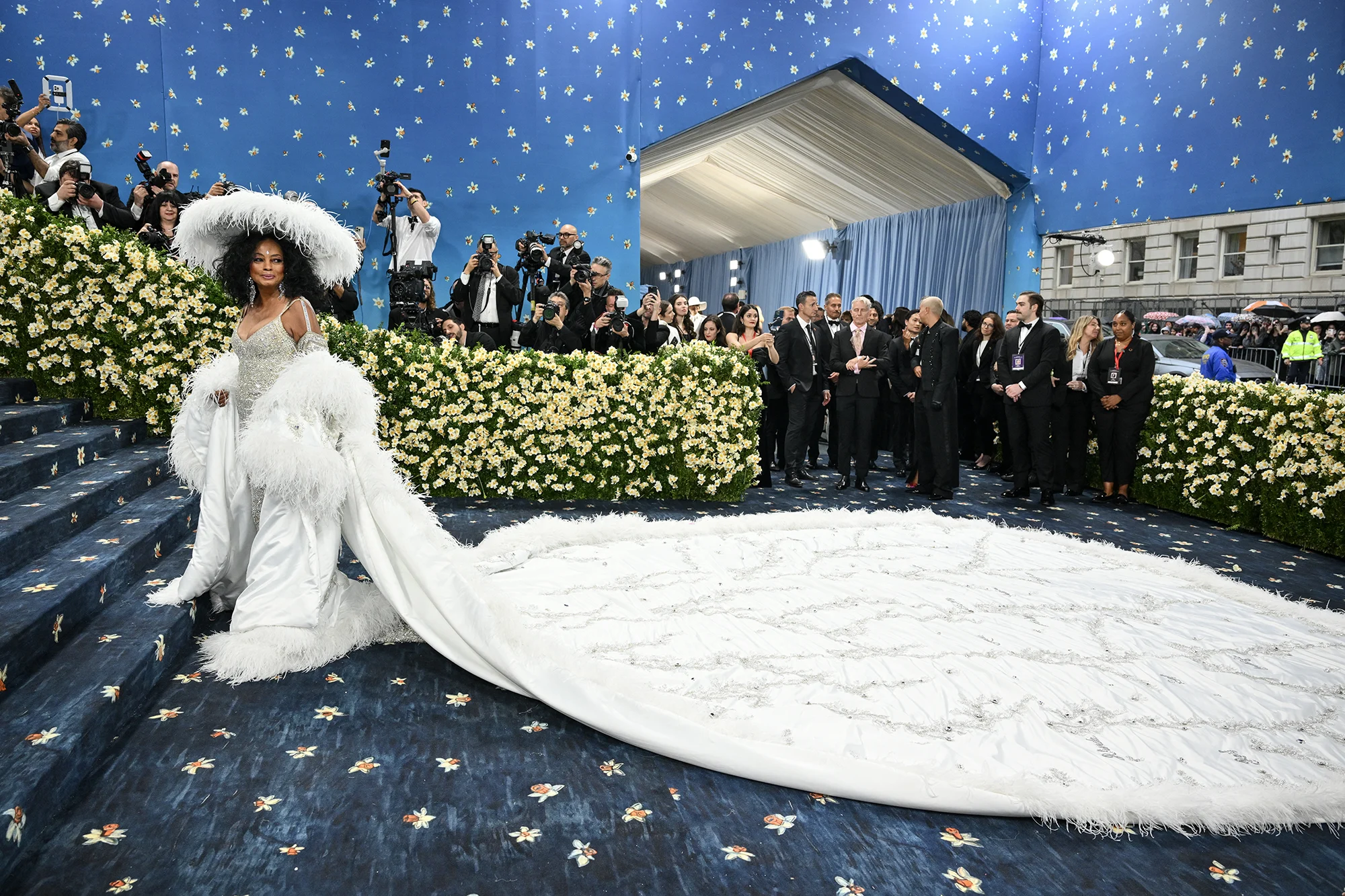 kembalinya-sang-diva-diana-ross-memukau-di-met-gala-setelah-dua-dekade